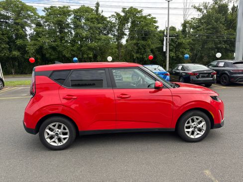 Used 2024 Kia Soul LX w/ Option Group 015 FWD image 6