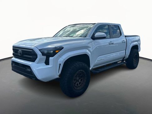 Used 2024 Toyota Tacoma SR5 AWD/4WD image 7