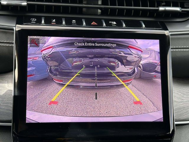 Used 2023 Jeep Grand Cherokee L Limited AWD/4WD image 33