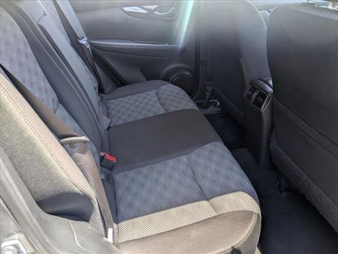 Used 2018 Nissan Rogue Sport SV AWD/4WD image 19