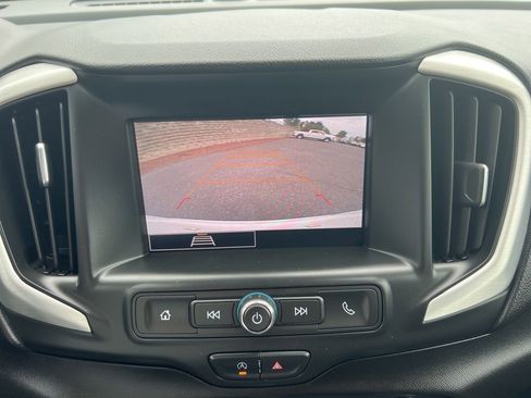 Used 2023 GMC Terrain SLE w/ Driver Convenience Package image 18