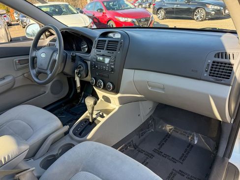 Used 2009 Kia Spectra LX image 12