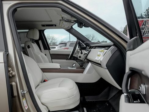 New 2025 Land Rover Range Rover SE image 21