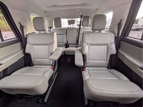 Certified 2025 Ford Expedition Active image 25