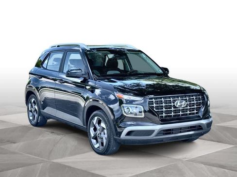Used 2024 Hyundai Venue SEL FWD image 2