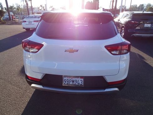 Used 2022 Chevrolet TrailBlazer LT w/ Convenience Package image 2