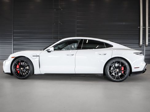 Certified 2022 Porsche Taycan GTS image 2