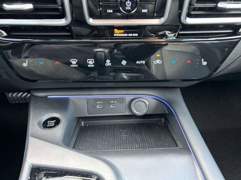 New 2026 Nissan Sentra SR w/ SR Premium Package FWD image 13