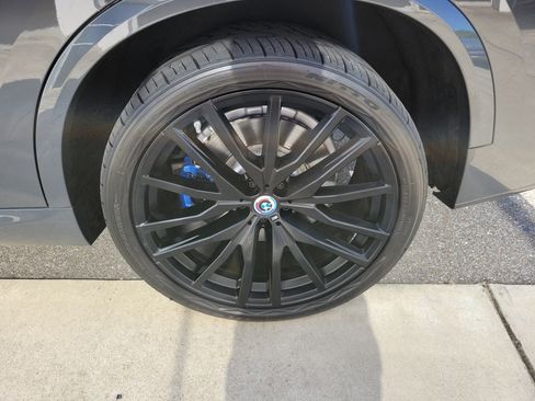 Used 2022 BMW X5 M50i w/ Premium Package image 8