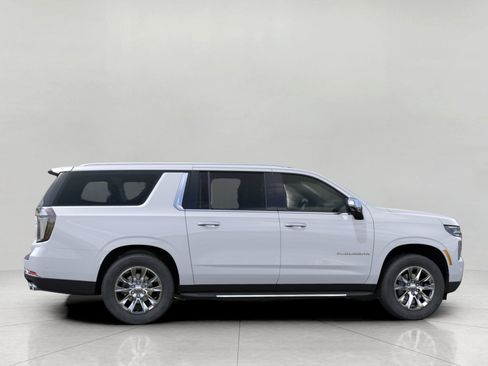 Used 2026 Chevrolet Suburban Premier AWD/4WD image 5