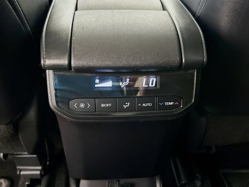 Certified 2024 Toyota Highlander XLE FWD image 25