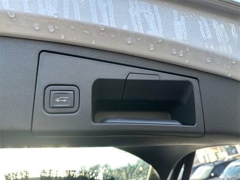 Used 2023 Cadillac XT4 Premium Luxury image 19