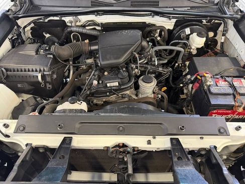 Used 2019 Toyota Tacoma SR w/ SR Convenience Package AWD/4WD image 13