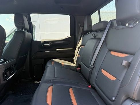 Used 2022 GMC Sierra 1500 AT4 w/ AT4 Preferred Package AWD/4WD image 5