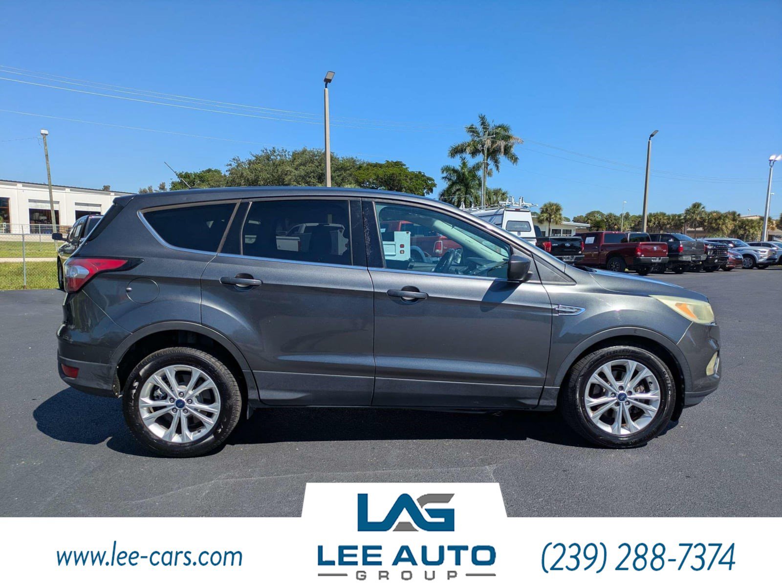 Used 2017 Ford Escape SE FWD image 2
