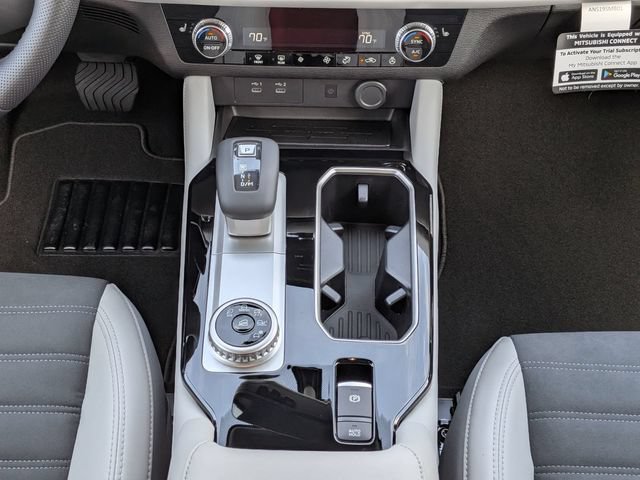 New 2026 Mitsubishi Outlander SE FWD image 17