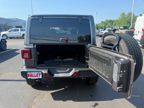 Used 2025 Jeep Wrangler Unlimited Sahara AWD/4WD image 49