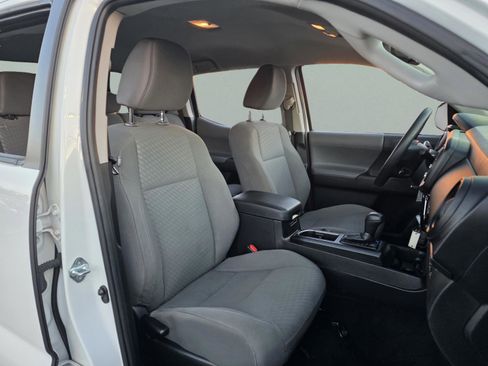 Used 2021 Toyota Tacoma SR w/ SR Convenience Package image 23