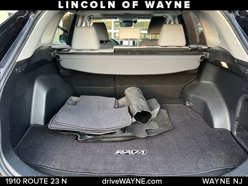 Used 2019 Toyota RAV4 Limited w/ Carpet Mat Package AWD/4WD image 17