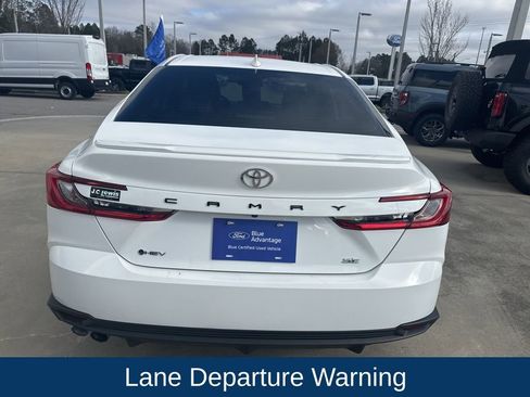 Used 2025 Toyota Camry SE image 6