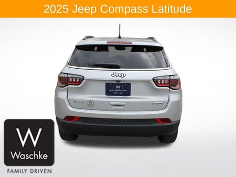 Used 2025 Jeep Compass Latitude AWD/4WD image 7