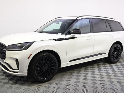 New 2026 Lincoln Aviator Reserve AWD/4WD image 2