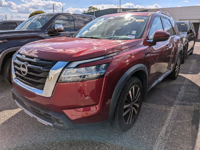 Used 2023 Nissan Pathfinder Platinum FWD image 2