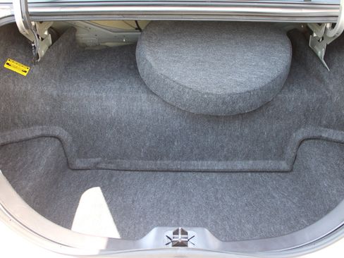 Used 2002 Lincoln Town Car Executive RWD image 16