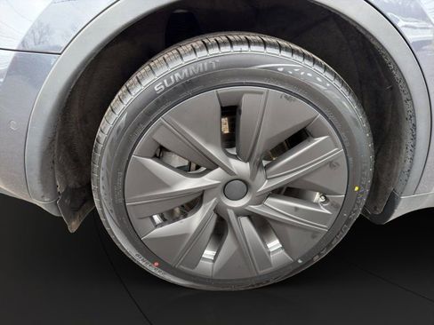 Used 2020 Tesla Model Y Long Range image 23