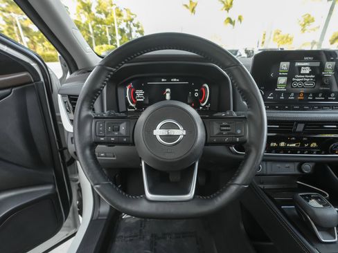 Used 2022 Nissan Rogue Platinum w/ Head-Up Display Package image 8