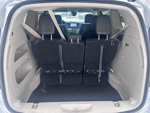 Used 2023 Chrysler Pacifica Touring-L image 26