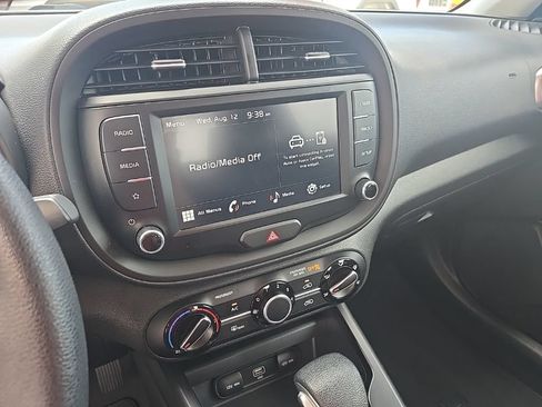 Used 2022 Kia Soul LX w/ Technology Package FWD image 19