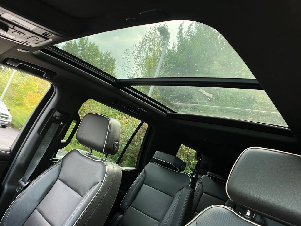 Used 2023 Chevrolet Tahoe Premier AWD/4WD image 22