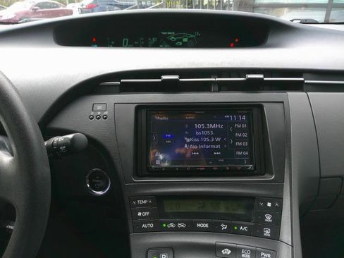 Used 2011 Toyota Prius Three image 17