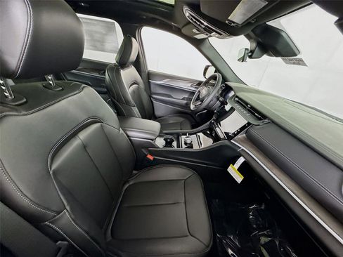 New 2026 Jeep Grand Cherokee Limited image 23