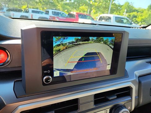 Certified 2025 Toyota Tacoma TRD Off-Road AWD/4WD image 19