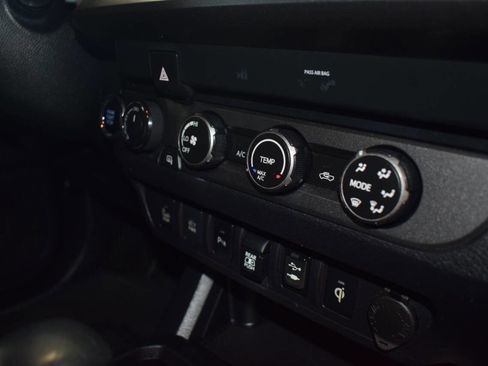 Used 2019 Toyota Tacoma TRD Off-Road w/ Technology Package AWD/4WD image 26