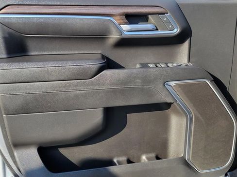 Used 2023 Chevrolet Silverado 1500 LT image 8