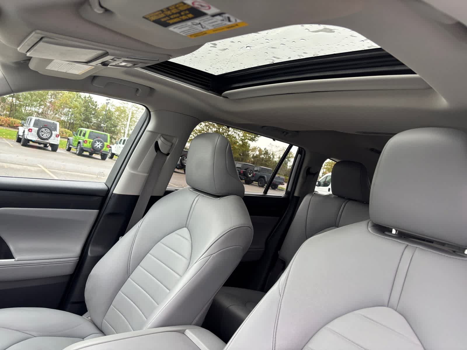 Used 2021 Toyota Highlander XLE AWD/4WD image 25