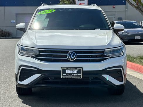 Used 2023 Volkswagen Tiguan SE w/ Panoramic Sunroof Package FWD image 9
