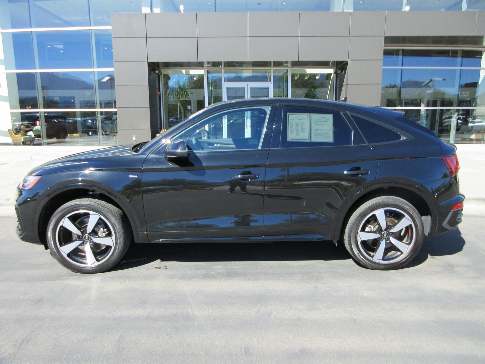 Used 2023 Audi Q5 2.0T Premium Plus w/ Premium Plus Package AWD/4WD image 3
