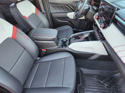 Certified 2024 GMC Canyon AT4X image 15