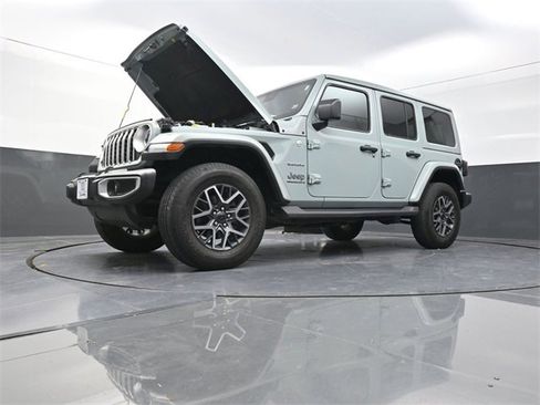 Used 2024 Jeep Wrangler Sahara image 27