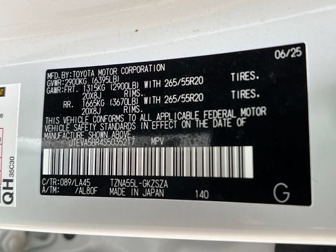 Certified 2025 Toyota 4Runner Limited AWD/4WD image 29