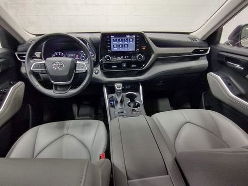 Used 2022 Toyota Highlander XLE image 43