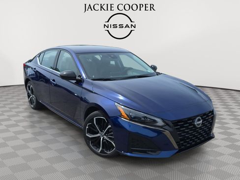 Used 2024 Nissan Altima 2.5 SR FWD image 3