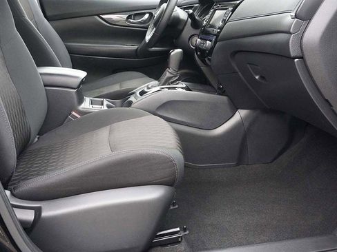 Used 2020 Nissan Rogue SV image 21