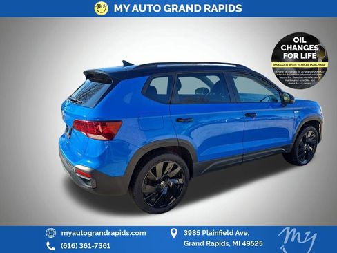 Used 2024 Volkswagen Taos SE image 7