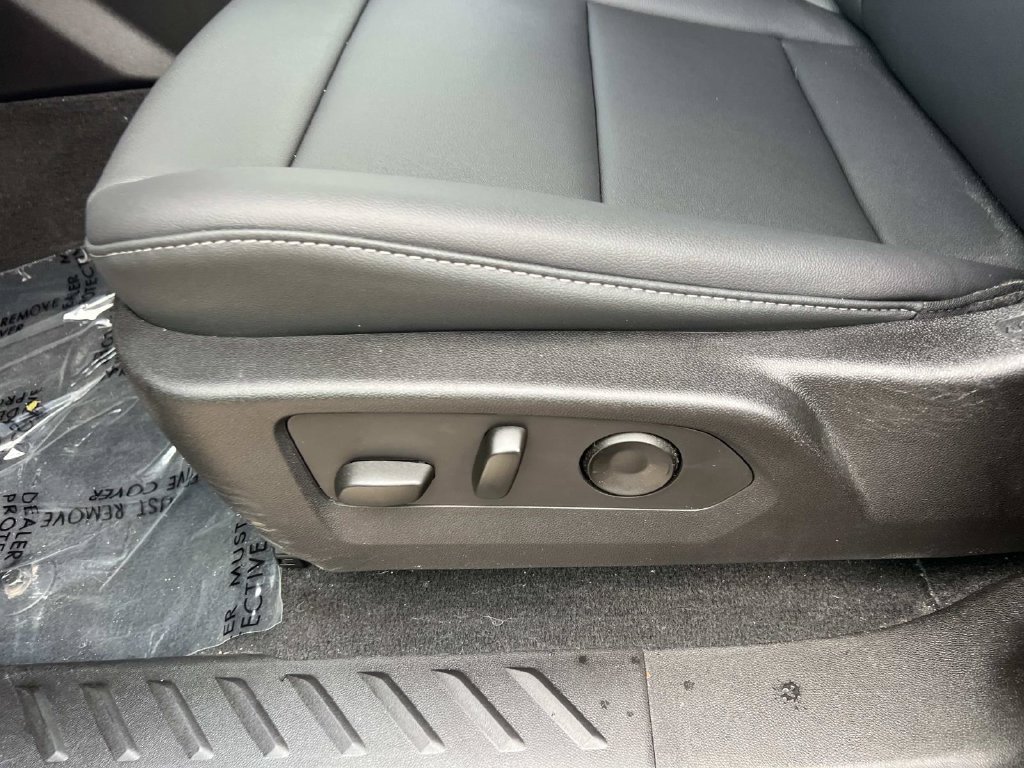 Used 2024 Chevrolet Colorado LT w/ LT Convenience Package III AWD/4WD image 13