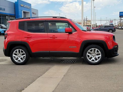 Used 2017 Jeep Renegade Latitude FWD image 12